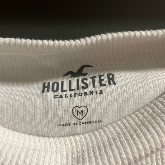 Cute white off the shoulder top! Very flattering! - Picture 2 of 5